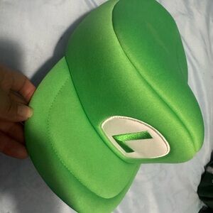 Luigi hat